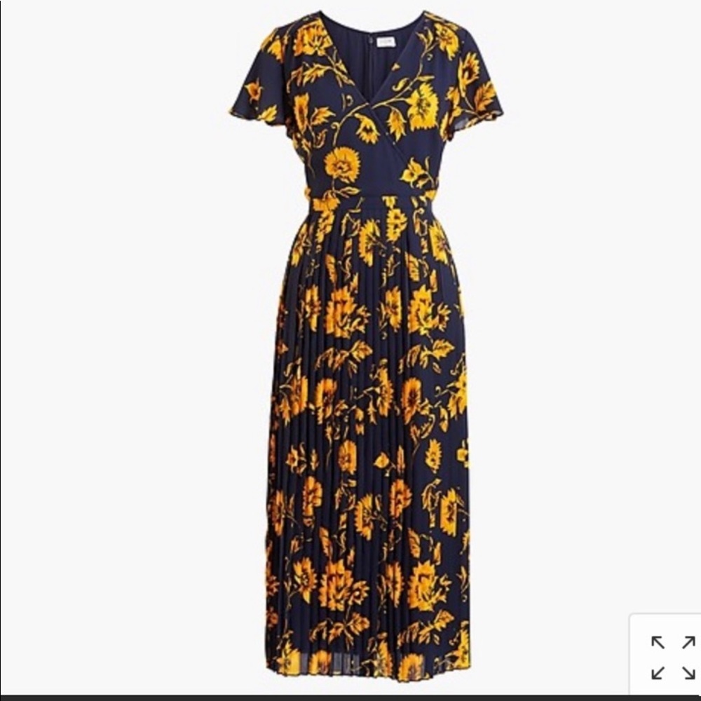 Beautiful sunflower dress.